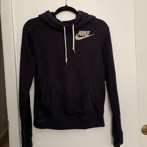 Nike women’s scoopneck hoodie with pockets
